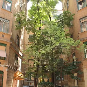 Elvis 2*, Budapest Ungheria